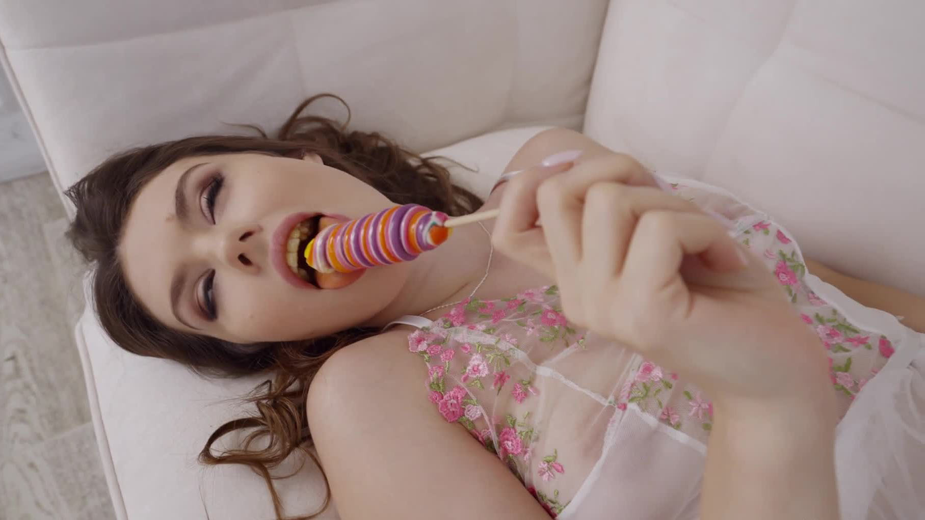 MetArt – Em gái luyện tập bú cu Phần 2